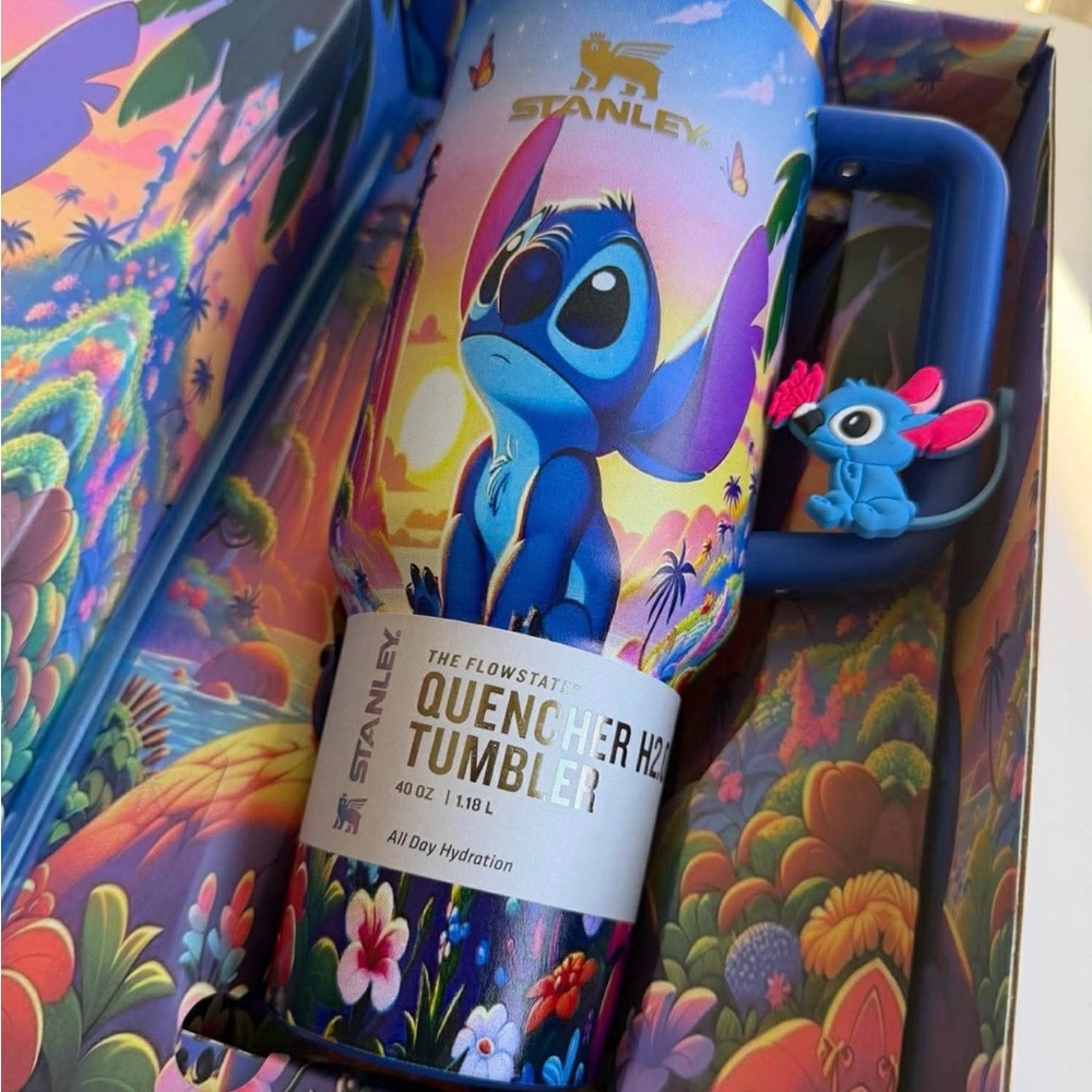 Stanley Quencher H2.0 Tumbler — Blue Stitch Design